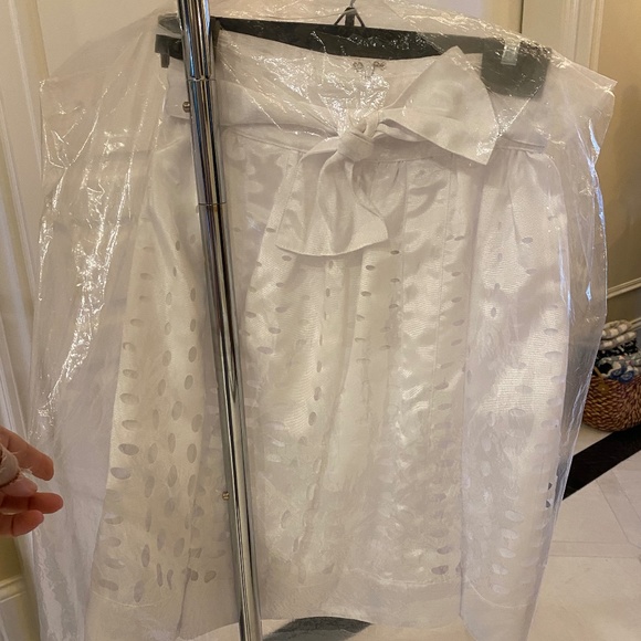 NEW -W By Worth, Size 2, White Laser Cut Bubbles with Sash - NEVER WORN - Picture 1 of 7